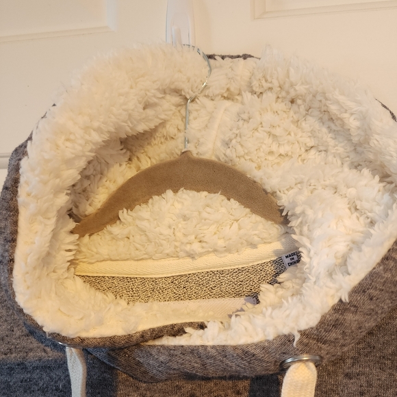 Superdry hoodie with fuzzy hood, size small. Grey - Picture 2 of 6